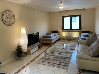 Parkplätze, Einzelbetten, 2 TVs, Balkon, Terrasse, fast Wi-Fi bis zu 1000 Mbit, Homeoffice - Rodenbach - 3