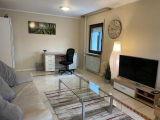 Parkplätze, Einzelbetten, 2 TVs, Balkon, Terrasse, fast Wi-Fi bis zu 1000 Mbit, Homeoffice - Rodenbach - 0