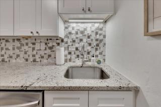 Modern Twist In A Historic Building, Sleeps 6 - Atlanta - 4