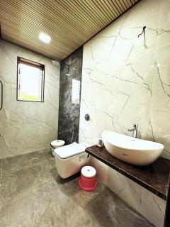 Vinayaka Stays - Infinity Pool and Breathtaking Valley View - Panchgani - 3