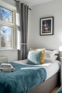 Stylish 3 bedrooms apartment 20 mins to Central London with Balcony - Open for Long Stays and Families Relocating - 7