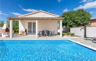Lovely Home In Valbandon With Wifi - Valbandon - 3