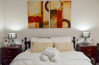 Main Street Retreat Apartment with Free Parking - Sarajevo - 0