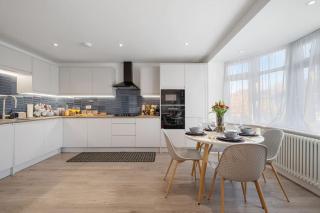 Newly Refurbished 2 Bed Flat - 3