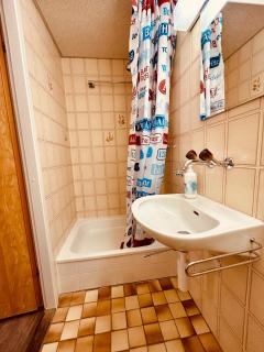 Private room with Bathroom and Lake View in Guest House - 3