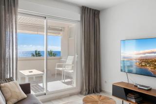 Sea view 2-bedroom apartment with pool - Marbella - 9