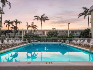 2 bedroom Oceanfront Condo! Pool, beach, incredible views, Florida Keys gem! - Key Colony Beach - 5