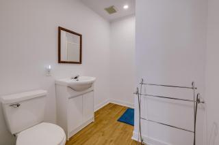 Chambre 302 de l'hôtel Victoria confortable et moderne - Saint-Pascal - 2