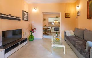 Beautiful Apartment In Sisan With Wifi - 1