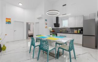 4 Bedroom Cozy Home In Betiga - Veli Vrh - 6