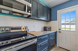Cheerful 2 Bedroom - 7