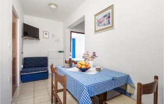 2 Bedroom Awesome Apartment In Rab - Rab - 7