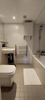 !! Londons Gem Condos ! with Concierge Free Parking ! Gym n Heated Pool ! Restaurants ! Shops ! Great Value ! Weekend Deals inclusive !! - 3
