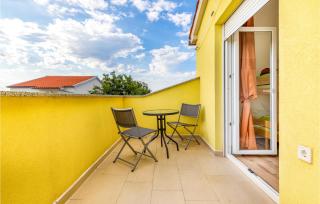 Four-Bedroom Holiday Home In Valbandon - Fondole - 2