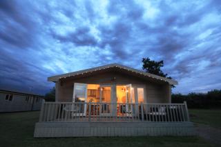 Woodpecker Lodge - Brook Meadow - sleeps 4 plus 2 - no pets - Market Harborough - 8