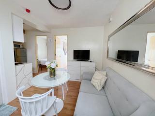 Modern Cozy Condo with Smart Lock at Seawind - Davao - 1