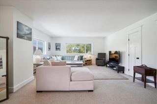 Stunning 4-Bed, 4-Bath Apartment Pet-Friendly Roaring Brook - 1