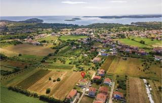 Four-Bedroom Holiday Home In Valbandon - 7