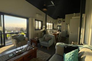 Ramarama retreat, farm views, spa bath & deer - 5