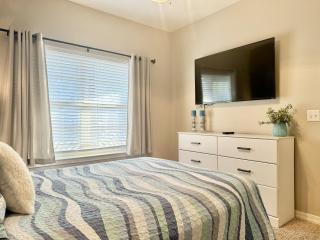 Upper level Condo A-7 - Hollister - 5