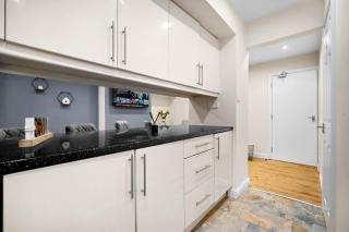 Harborne House, Perfect for Contractors & Families, sleeps 8 - Birmingham - 1