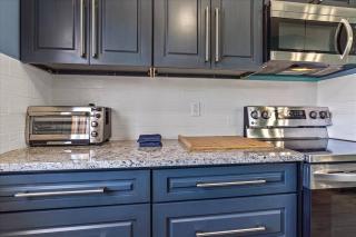 Renovated, Cozy 2 Bedroom - Englewood - 5