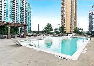 Skyline Luxe Penthouse, Top Floor, Balcony, Pool, Amazing View - Atlanta - 6