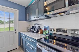 Newly renovated, cozy 2 bedroom - Englewood - 9