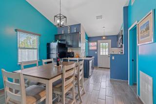 Newly renovated, cozy 2 bedroom - Englewood - 4