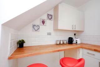 Love Deluxe Queen Bedroom Manchester - Middleton - 5