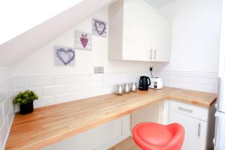 Love Deluxe Queen Bedroom Manchester - Middleton - 6