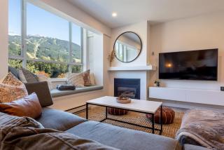 Location with Views - 2BDR Penthouse Whistler Village - 0