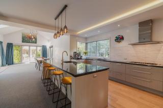 The Grand Escape - Pool Hot Tub & Outdoor Dining - Wigram - 6