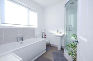Hope Deluxe King Bedroom Manchester - Middleton - 6