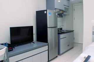Good Deal and Comfy Studio Apartment Springlake Summarecon Bekasi By Travelio - Bekasi - 3