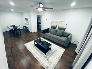 Chic 2B fast Wi-Fi & Free Parking Near Downtown, IAH & PASS Program - Houston - 9