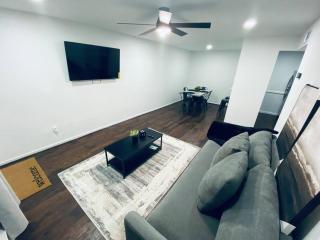 Chic 2B fast Wi-Fi & Free Parking Near Downtown, IAH & PASS Program - 7
