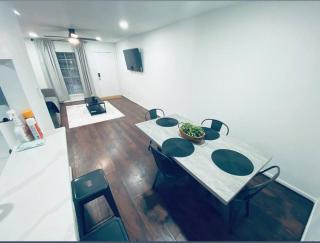 Chic 2B fast Wi-Fi & Free Parking Near Downtown, IAH & PASS Program - Houston - 5