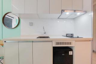 Modern Look Studio at Sky House Alam Sutera Apartment By Travelio - 4