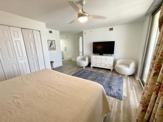 1703 Brighton, newly remodeled condo with full access! condo - Myrtle Beach - 2