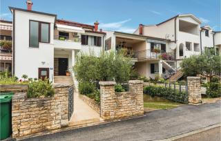 Two-Bedroom Apartment In Porec - 0
