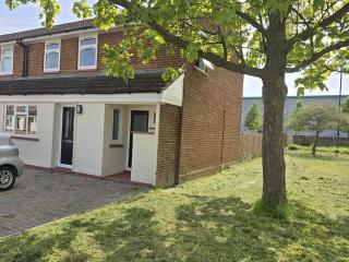 Heathrow, Hounslow, Beautiful Modern Home - 3