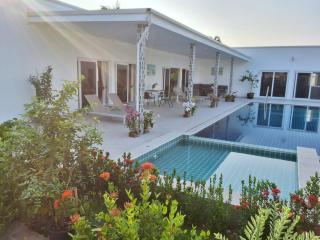Exclusive Pool Villa Chaknork, Pattaya - Nong Prue - 8
