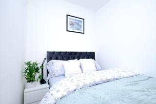 Glory Double Bedroom Manchester - Middleton - 0