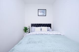 Glory Double Bedroom Manchester - Middleton - 9