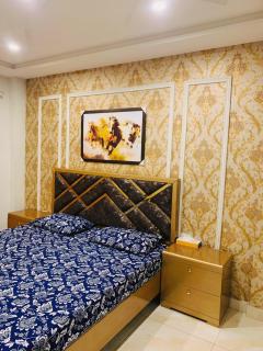 Apartment in Lahore Bahria town near Effiel tower - Rāmkot - 4