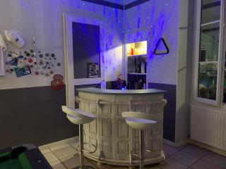 Grande chambre avec 4 lits pour 4 à 5 personnes - Chef-Boutonne - 2