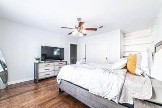 Beautiful 2BR 2BA Montrose Home - Houston - 1