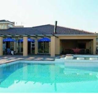 The Hermanus holiday self catering beach club - 0