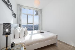 Luxury 1-Bedroom in Dubai Marina that Sleeps 2 - Dubai - 3